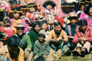 Congregación de la Iglesia Metodista de Sonccomarca con el pastor Bruce Inglis, en 1982.