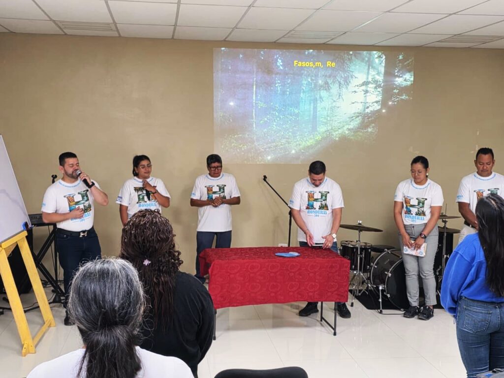 Más pastores y pastoras con formación teológica – El Salvador