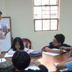 Niños de Breña aprenden inglés en la iglesia