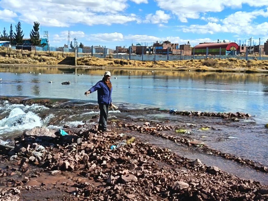 Congregaciones andinas contribuyen al cuidado de la creación limpiando orillas de ríos y sembrando plantas